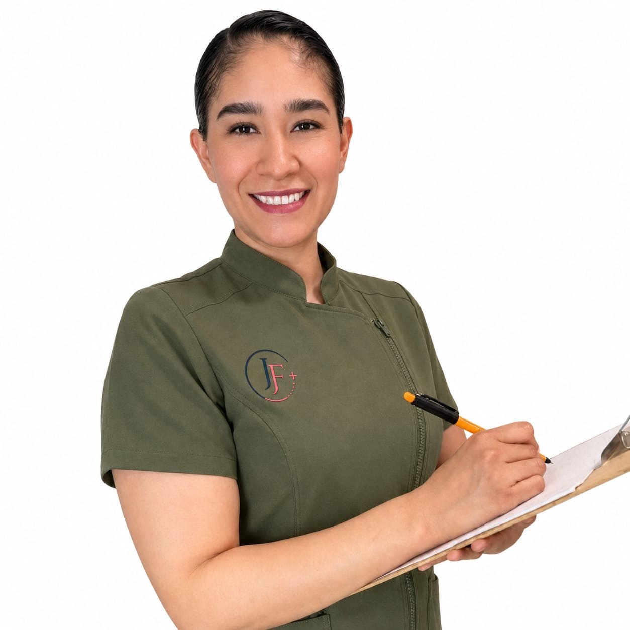 Judith Fajardo registrando la evolución del paciente en su expediente